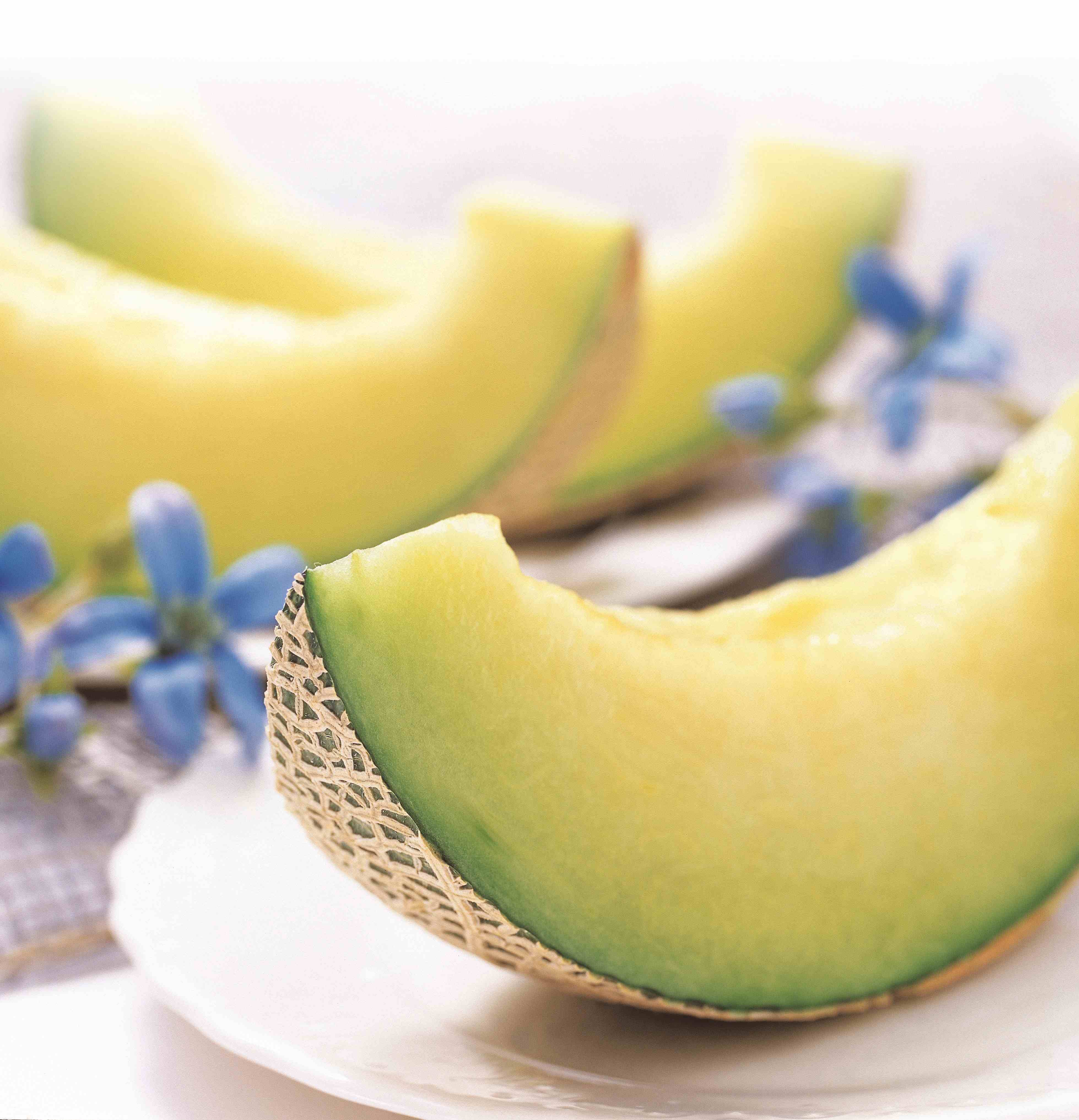 高知県産他　アールスメロン２個入り　約1.3ｋｇ×２個